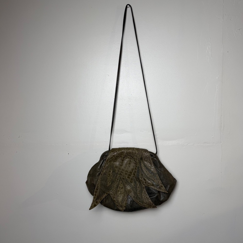 Vintage 90s Green Monstera Garden Leaf Flap Crossbody purse w long skinny handle - Picture 4 of 9